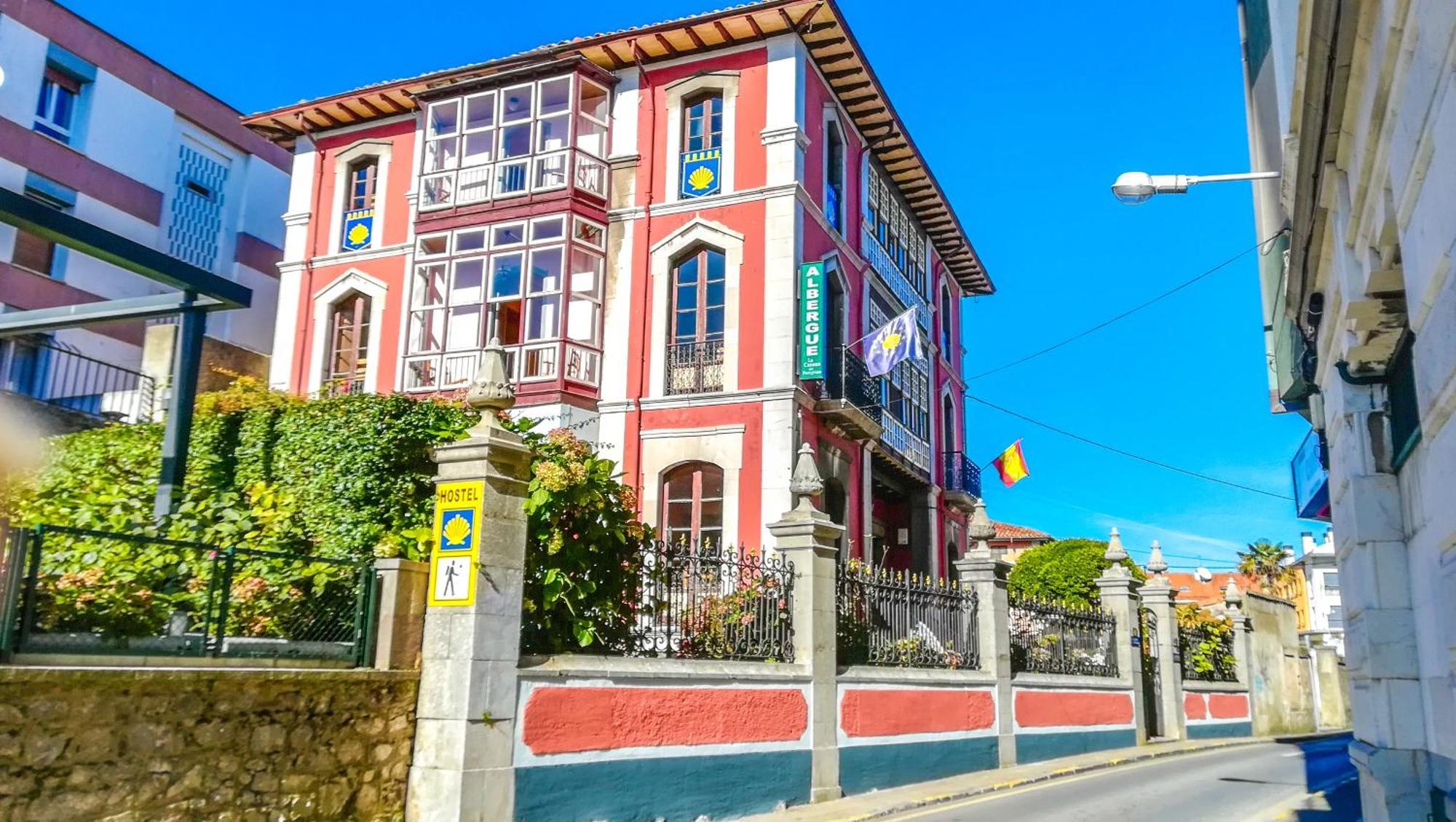 Albergue La Casona Del Peregrino Llanes Esterno foto